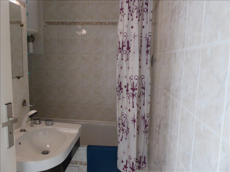 2019-100940.jpg